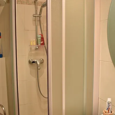 Simplistic 1 Bedroom In 17th Apartment *